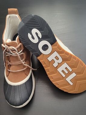 Womens Sorel Out N About III Classic Lace-Up Duck Boots - Brown/Black